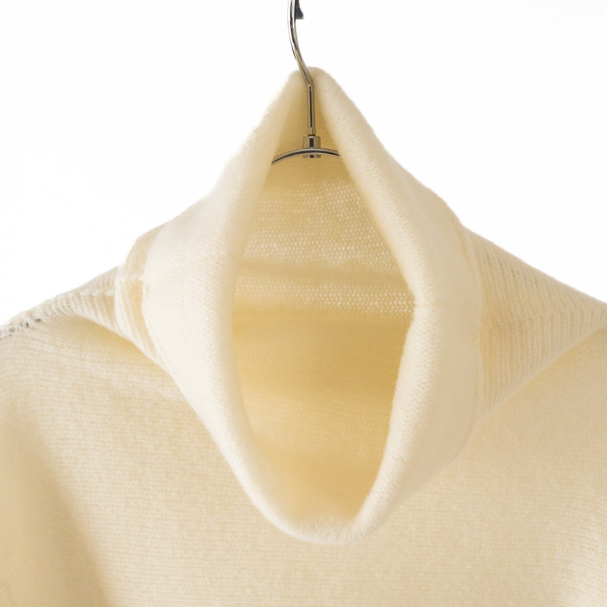 横編みタートルプルオーバー